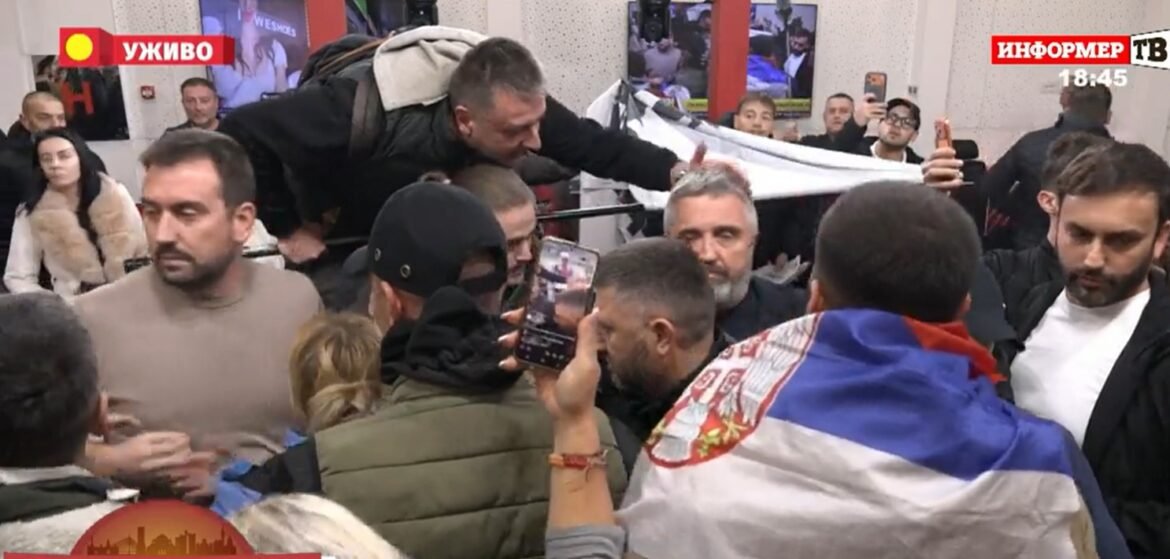 Grupa građana ušla u Informer, među njima Dijana Hrka