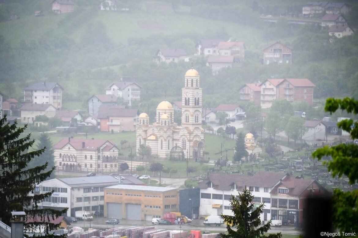 Mrkonjić Grad pod oblacima – arhivska fotografija